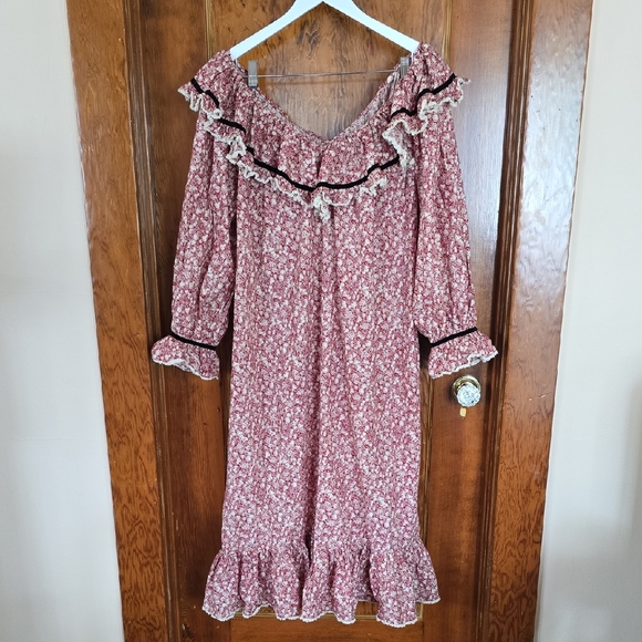 Doen Dresses & Skirts - Doen Floral Ruffle Midi Dress